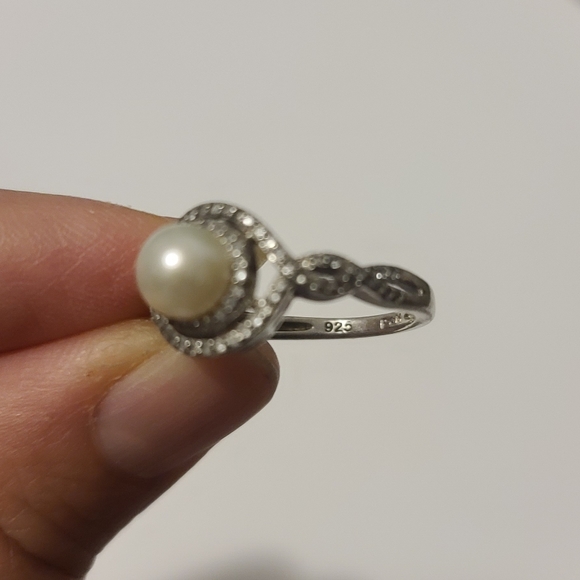 Womens size 8 pear, diamond sterling silver ring. - Picture 8 of 8